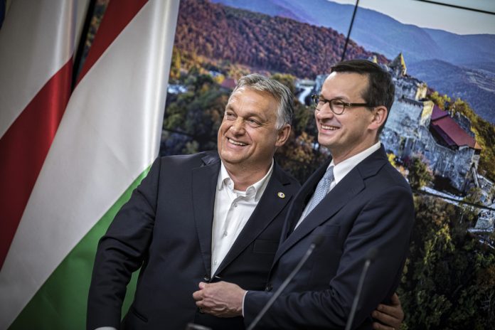 Προς την ευρωομάδα του ECR κατευθύνεται ο Βίκτορ Όρμπαν με το Fidesz